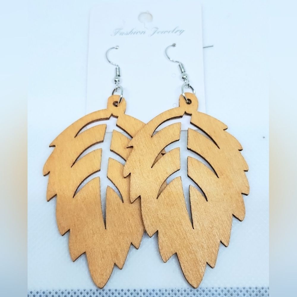 Earrings wooden leaf dangle‎ new e44